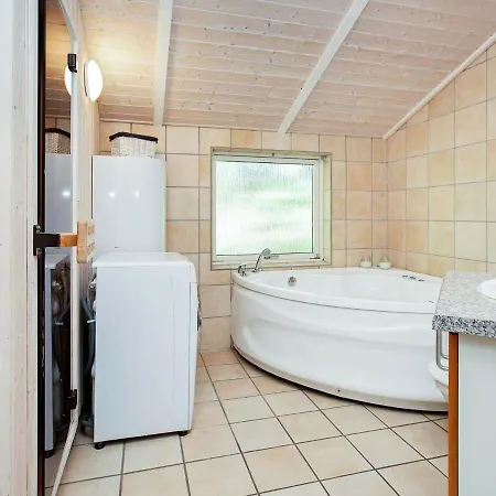 Five-bedroom Holiday In Juelsminde 1 Slagelse